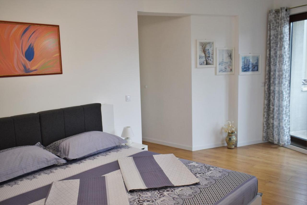Top Center Apartment Gramophone With Private Parking Burgas Luaran gambar